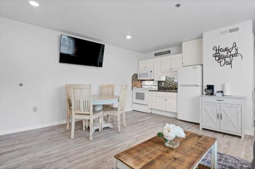 Sandpeddler Inn and Suites - 주방