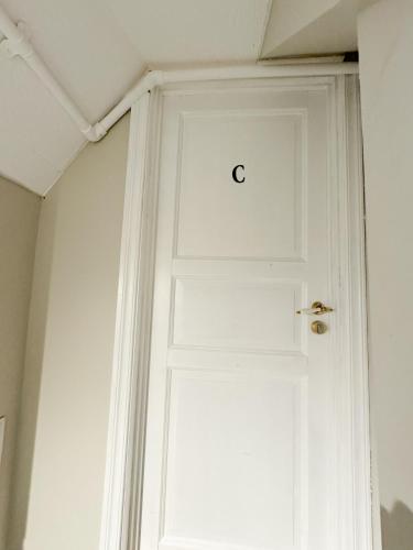 Kong Oscars gate 28 - 301 Kong Oscars gate 28 - 301