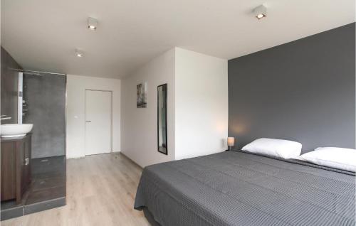 Beautiful home in Brugge w/ WiFi and 4 Bedrooms - image 9