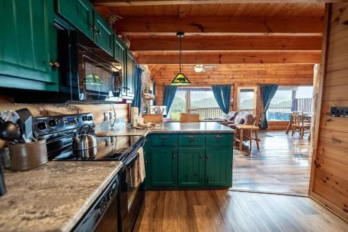 Kitchen, Awestruck Mountain View with Pool Access in Pigeon Forge Suburbs