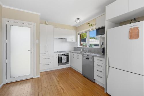 Entire home-3 bedroom home central Hamilton