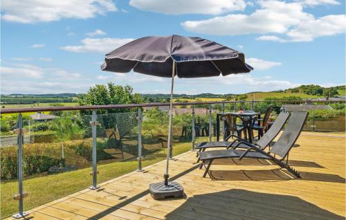 Garden, Three-Bedroom Holiday Home In Ebeltoft in Holme