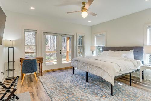 Walk to Nantahala Forest Mtn-View Creekside Haven in Hayesville, USA