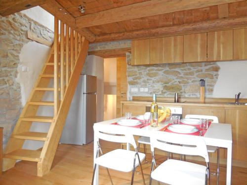  Stone House Apartments, Pension in Brtonigla