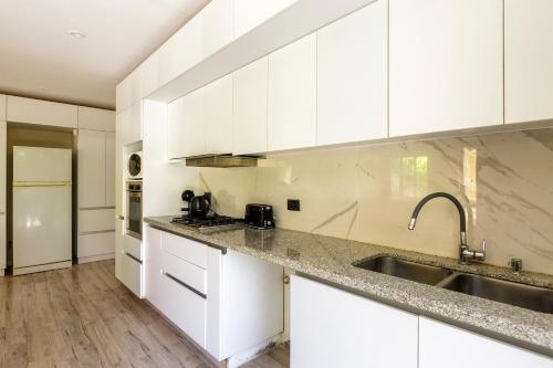 Fliphaus Chacras De Coria - 4 Bd House Pool&bbq in 루한 데 쿠요