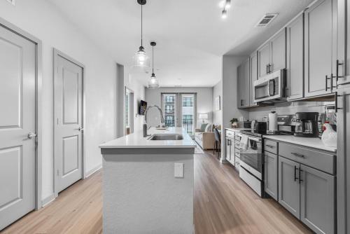 Game Day Getaway 1BR Across from Tropicana Field thumb 2