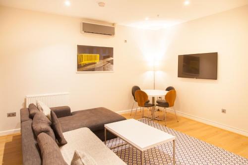 PREMIER SUITES PLUS Glasgow George Square - image 11