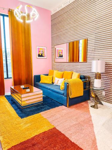 Dollys Art Deco - Luxe Stay Near Broadway in Nashville, USA