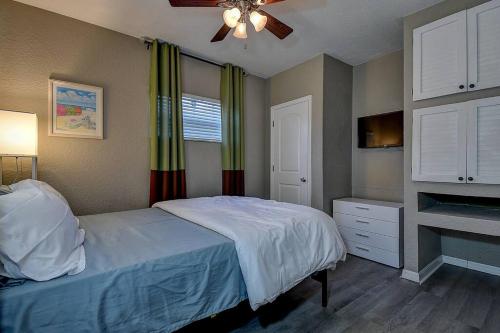 Heated Pool 6 Beds 10 Min to Beaches in Largo, USA