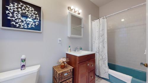 Walk To Restaurants, Shopping, Near Bu And Hosp in Brookline, USA
