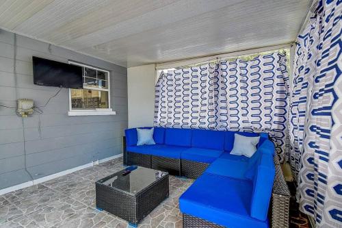 Heated Pool 5 Min To Beautiful Beaches in St Petersburg, USA