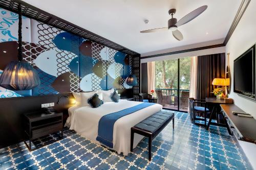 Deluxe Room with Sea View and Balcony