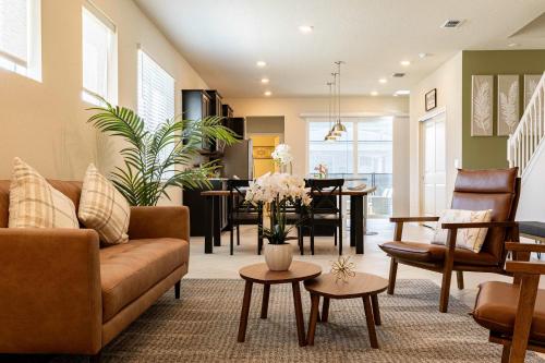 Family Friendly 5BR Home Pool Patio & Room for 10 in Orlando, USA