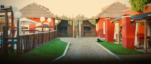 Triple Room with Pool View image 10