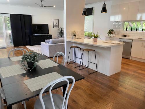 Position Perfect in the Heart of Sherbrooke in เชอร์บรูค