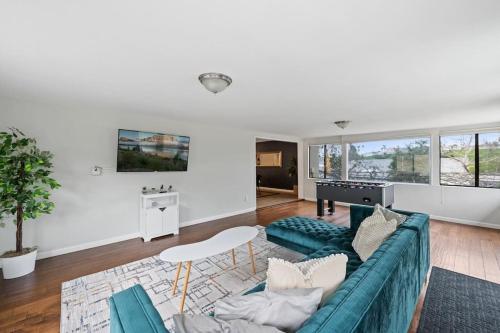 4 BR Home with Game Room! Family Friendly! Centrally Located!