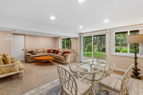 Golf Retreat with Lakes Access in Union (WA)