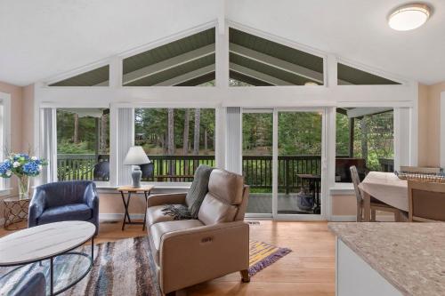 Golf Retreat with Lakes Access in Union (WA)