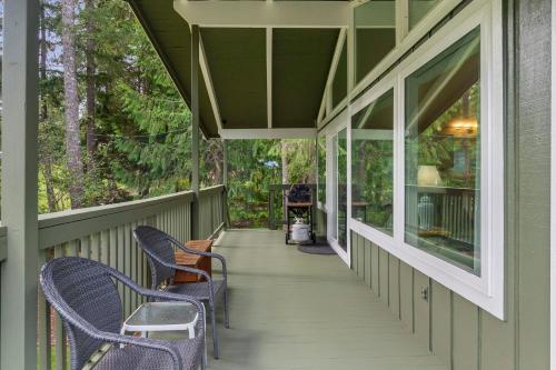 Golf Retreat with Lakes Access in Union (WA)