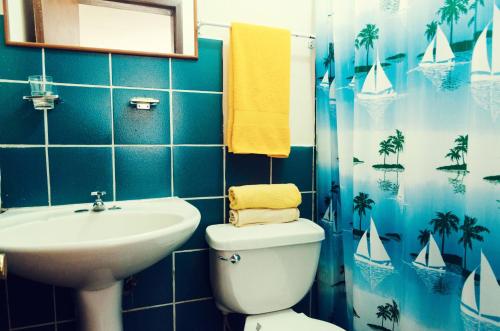 Bathroom, Hotel Flor de Oriente in Banos