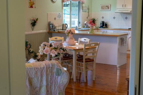 Milford Country Cottages in Maryvale