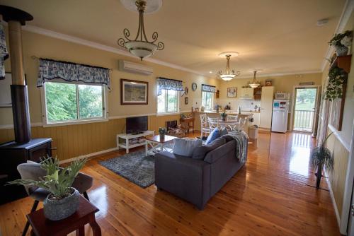 Milford Country Cottages in Maryvale