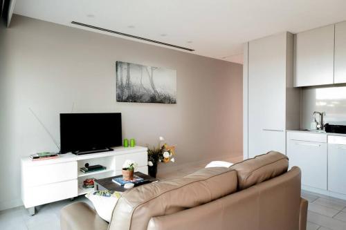 Modern studio with free wifi and parking in كنجستون