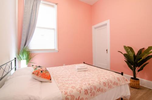 Pink Paradise with NYC Views in Union City, USA