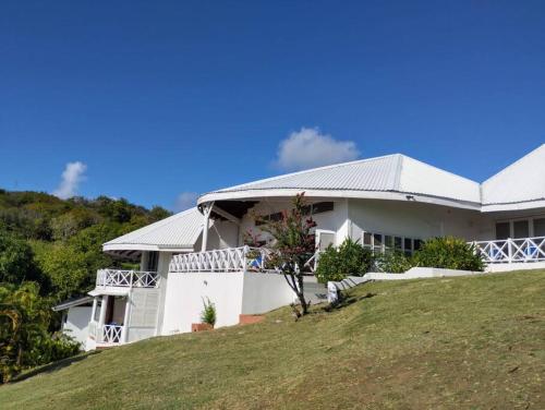 נוף חוץ, Oceandale Beachfront Villa in Gros Islet
