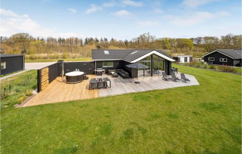  Lovely Home In Glesborg With Kitchen in Glesborg