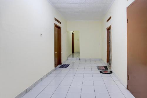 SPOT ON 93917 Homestay Adreena Syariah