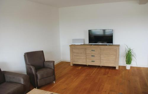 Four-Bedroom Apartment in Dagebull - image 2