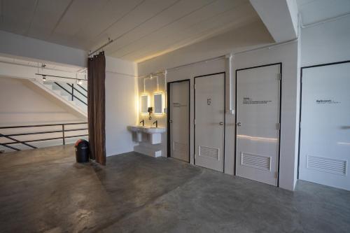 Bathroom, The Afterlife Poshtel & Art Space near Chiang Mai Rajabhat University