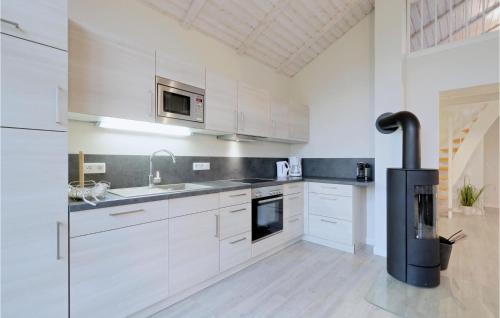 Holiday Home Dagebüll with a Fireplace 07 - image 5