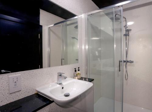 Legends Accomodation Room Type - Large Double Room