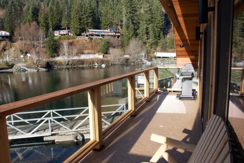 Floating Suite with Garden View