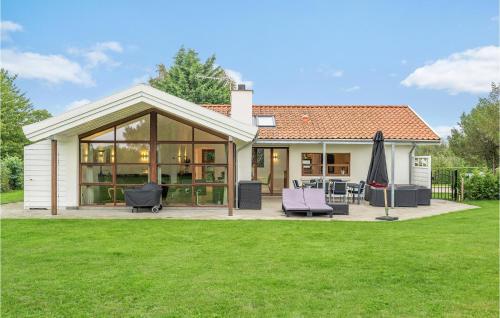  3 Bedroom Cozy Home In Bogø By in 4793 Bogø By