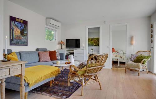  Awesome Home In Græsted With Wifi in Græsted