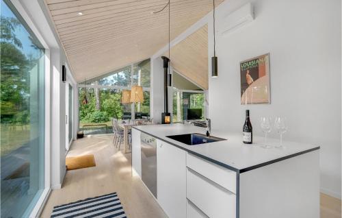 kuhinja, Cozy Home In Idestrup With Wifi in Idestrup