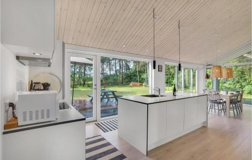 kuhinja, Cozy Home In Idestrup With Wifi in Idestrup