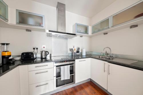 Londwell Canary Wharf River Thames Penthouse - image 4