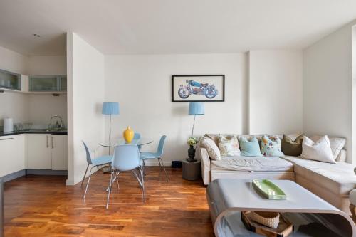 Londwell Canary Wharf River Thames Penthouse - image 9