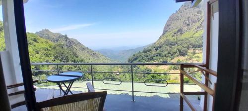 Deluxe Double Room with Balcony room in Misty Hills Ella Resort