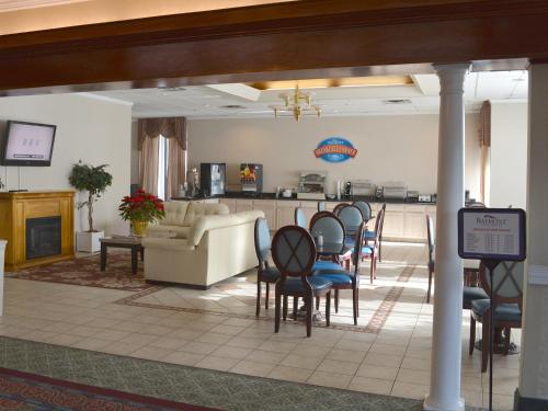 Food and beverages, Baymont by Wyndham East Windsor Bradley Airport in East Windsor (CT)