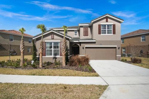 Lake View At Solterra 7 Bdrms, Sleeps 18 in Davenport, USA