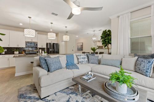 Plush Pelican, At Storey Lake By Shine Villas 839 in Kissimmee, USA