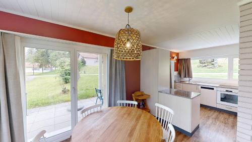 Oprema, Reka-Feriendorf Montfaucon in Montfaucon