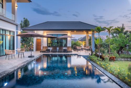 The garden pool villa resort at Doi Saket - 수영장