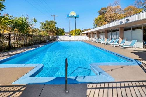 Days Inn by Wyndham Dubuque - Hotel