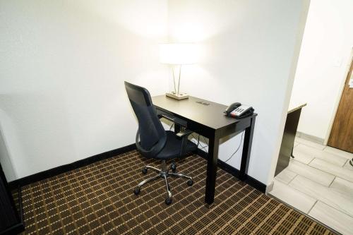 Clarion Inn & Suites West Knoxville - image 2